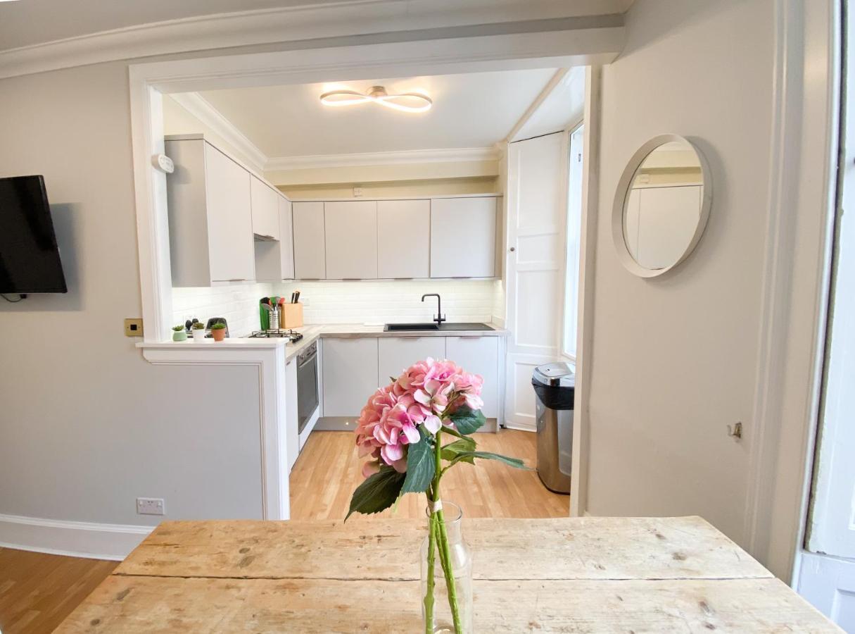 Rose Street'S Hidden Treasure- 2Bed Newly Refurbished Apt Edinburg Exteriör bild